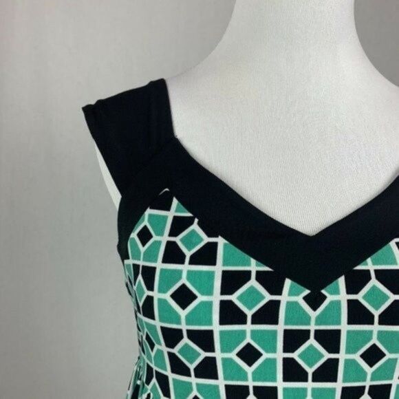 Donna Morgan Mod cap sleeve geometric print short - Picture 3 of 6